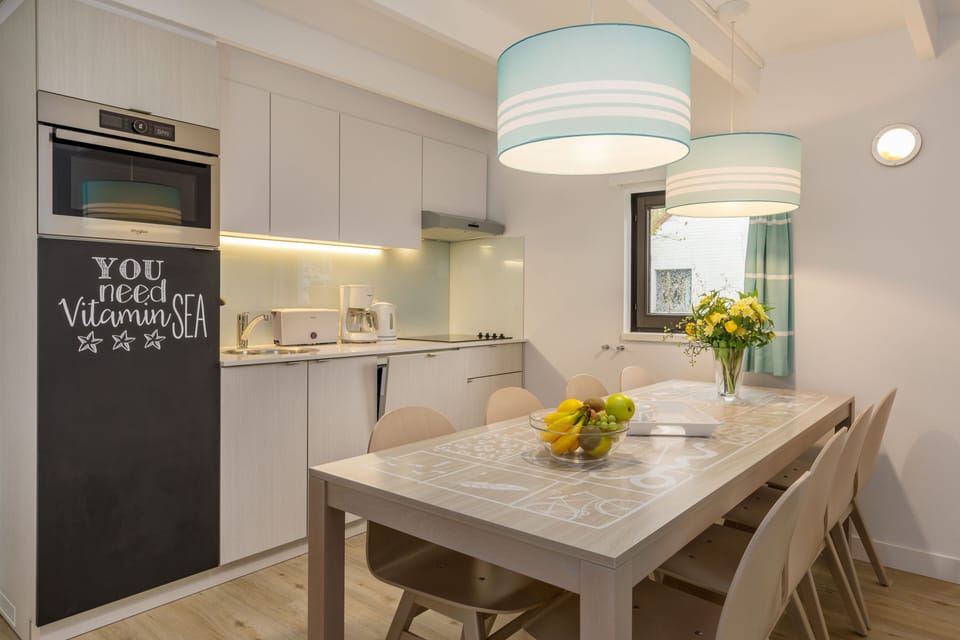Comfort Cottage | Private kitchen | Fridge, microwave, stovetop, dishwasher