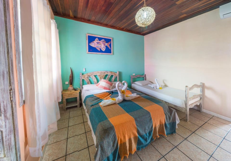 Standard Triple Room | Minibar, free WiFi, bed sheets
