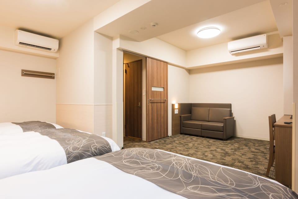 In-room safe, desk, free WiFi