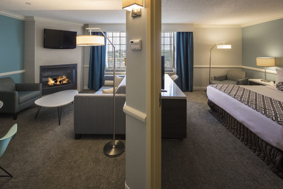 Suite, 1 Bedroom, Fireplace | Hypo-allergenic bedding, desk, laptop workspace, blackout drapes