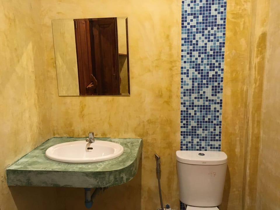 Basic Double Room, 1 Bedroom | Bathroom | Shower, free toiletries, hair dryer, towels