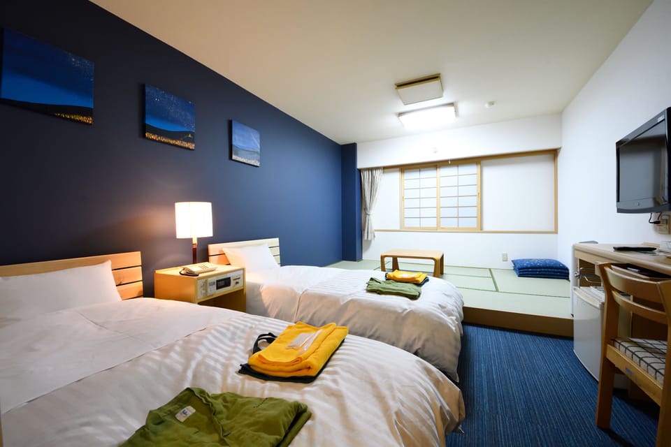 Down comforters, in-room safe, blackout drapes, free WiFi