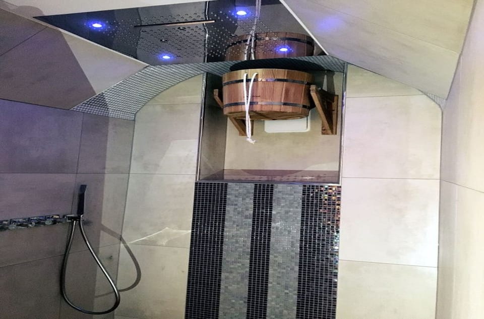 Steam room 