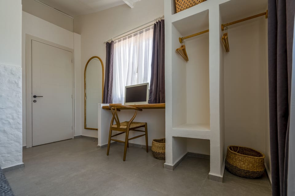Deluxe Double Room, 1 Bedroom | Premium bedding, in-room safe, free WiFi, bed sheets