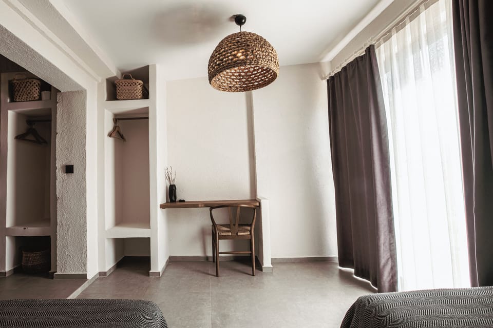 Family Quadruple Room | Premium bedding, in-room safe, WiFi (free), bed sheets