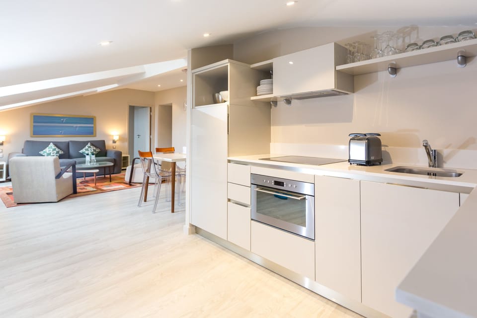 Apartment, 2 Bedrooms | Private kitchen | Full-size fridge, oven, coffee/tea maker, electric kettle