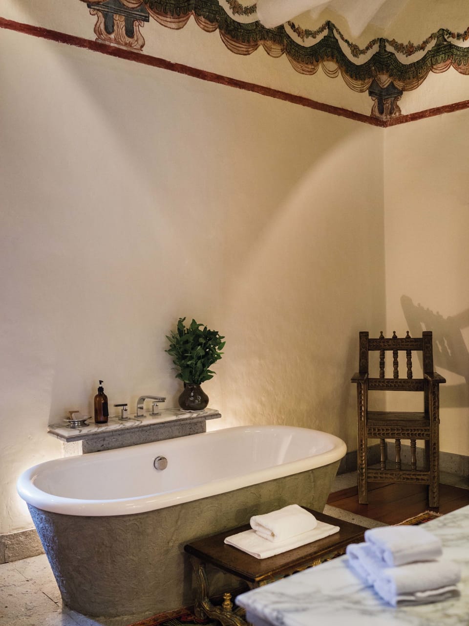 Suite | Deep soaking bathtub