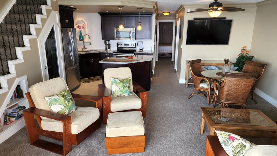 Main Floor with ocean lanai