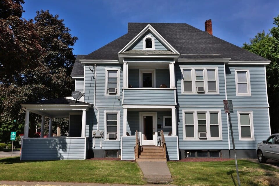 2nd Base house- great downtown location, walking distance to downtown Main Street.