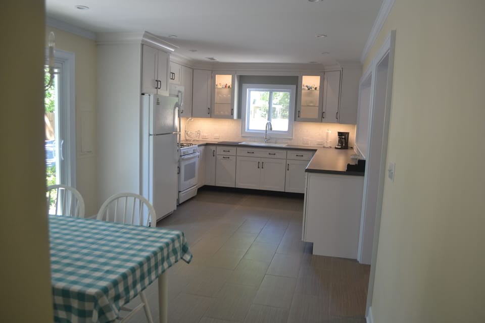 Kitchen dinning 