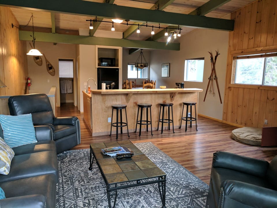 Living room & island Kitchen. Perfect for entertaining!
