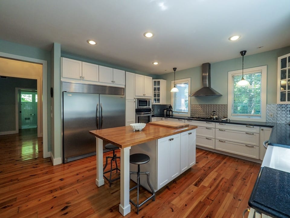 Double fridge/freezer - perfect for large groups!