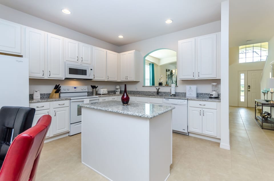 Spacious Open Plan Kitchen With Island 
