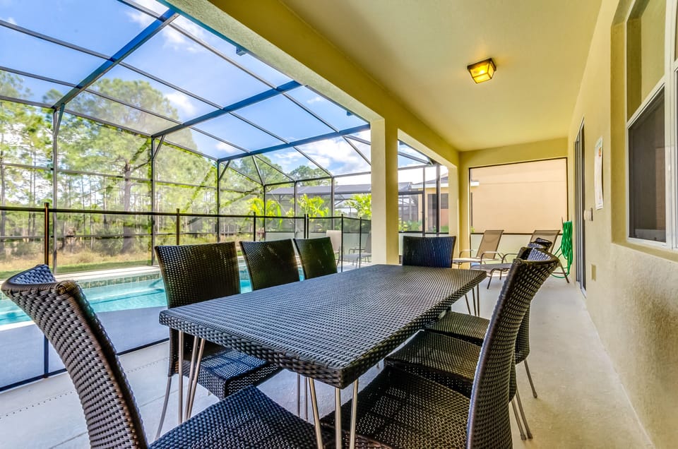 Alfresco Dining by the pool!