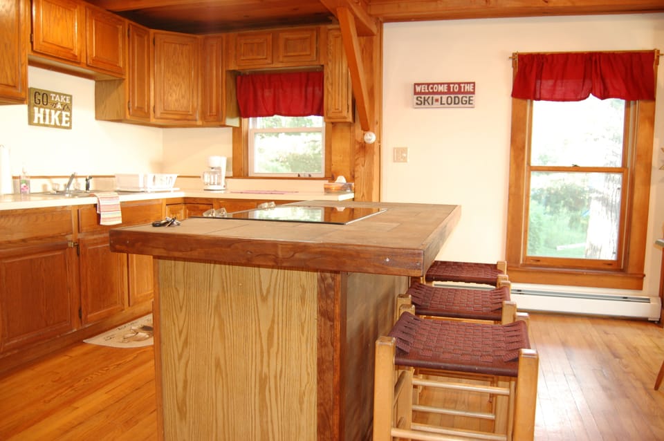 Kitchen island seating for 4