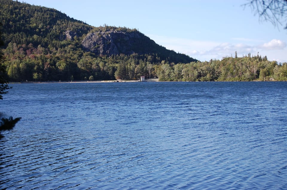 Echo Lake, 3 miles away, great beach, boat rental and summer time fun!