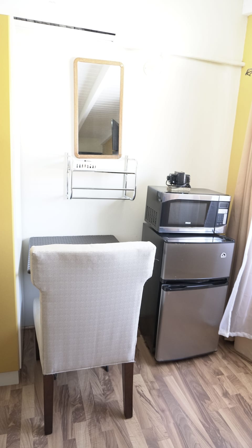 Family Quadruple Room, 2 Double Beds | In-room dining
