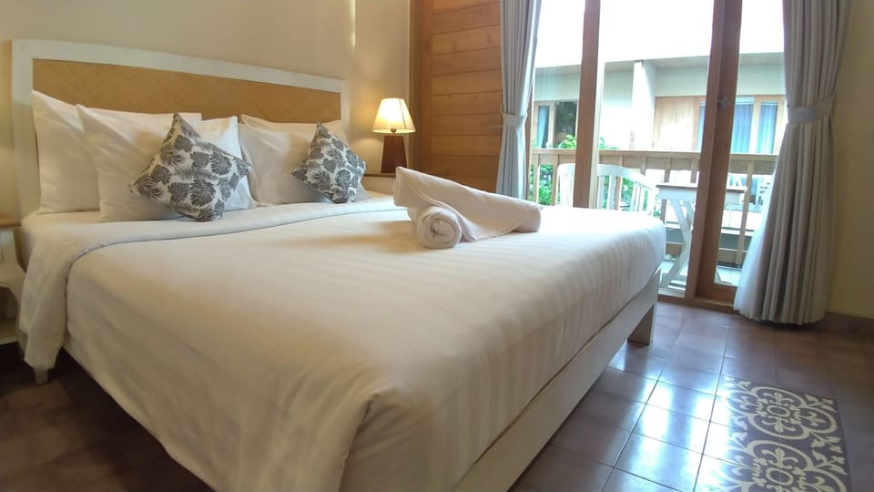 Premium bedding, minibar, in-room safe, desk