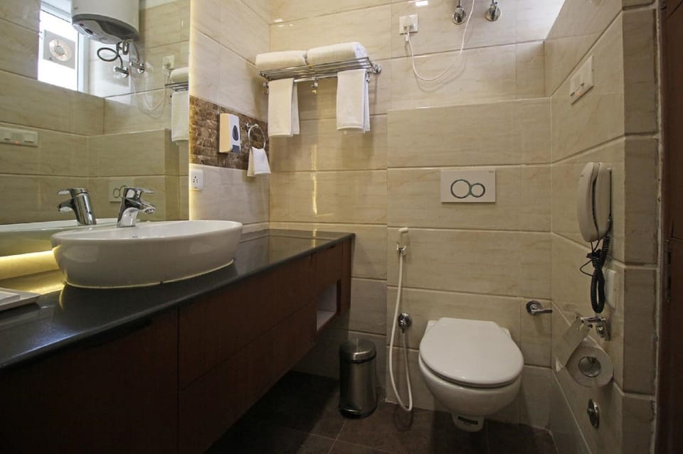 Deluxe Room, 1 Double Bed, City View | Bathroom | Separate tub and shower, hydromassage showerhead, designer toiletries