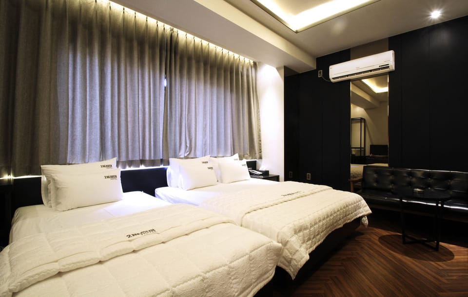 Family Double or Twin Room, Multiple Beds | Premium bedding, soundproofing, iron/ironing board, free WiFi