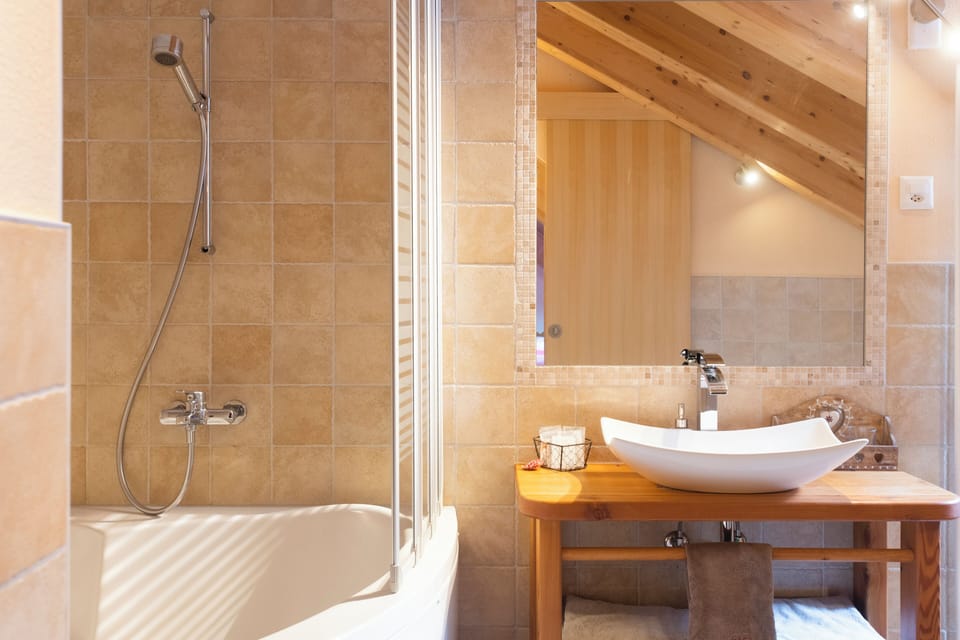 Superior Double Room, Private Bathroom, Mountain View | 1 bedroom, in-room safe, free WiFi, bed sheets