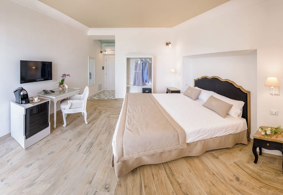 Deluxe Double Room, 1 Bedroom, Balcony, Sea View | Premium bedding, down comforters, minibar, in-room safe