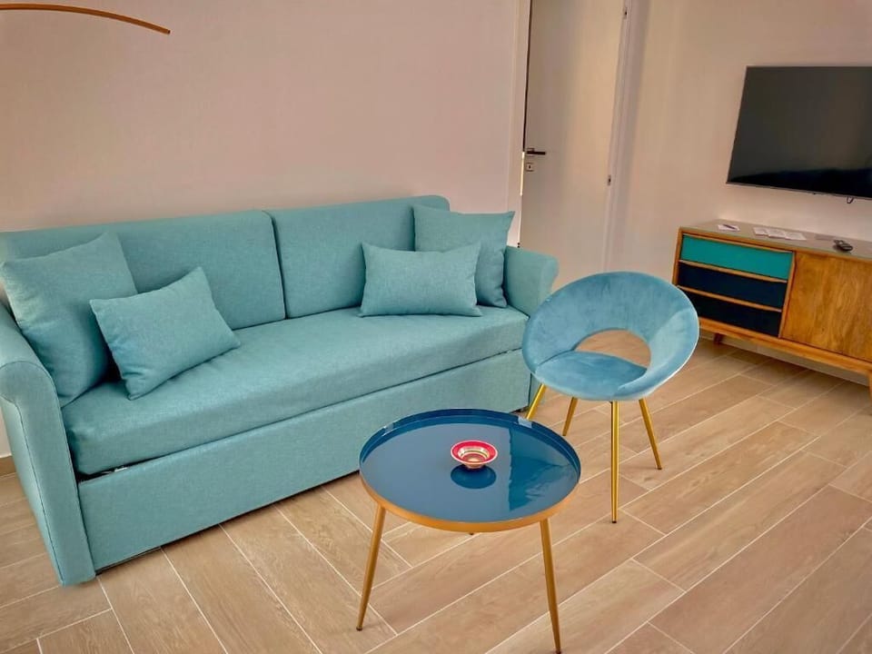 Royal Studio Suite, Terrace, Harbor View | Living area | 45-inch flat-screen TV with digital channels, printers