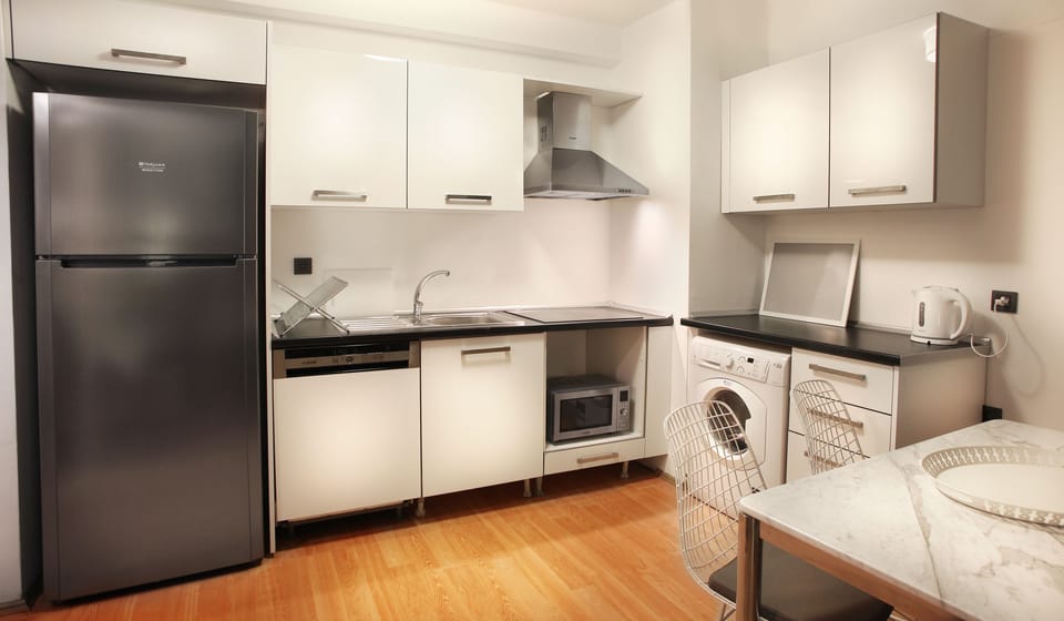 Deluxe Condo, 5 Bedrooms, Balcony | Private kitchen | Fridge, coffee/tea maker, electric kettle