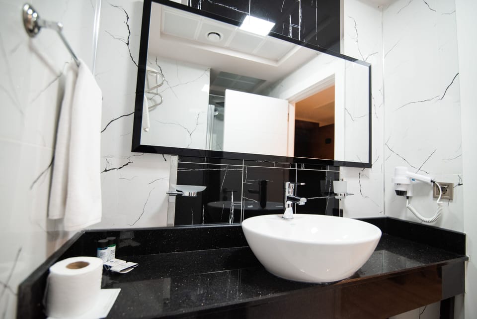 Bathtub, deep soaking tub, free toiletries, hair dryer