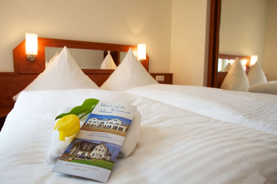 Hypo-allergenic bedding, bed sheets