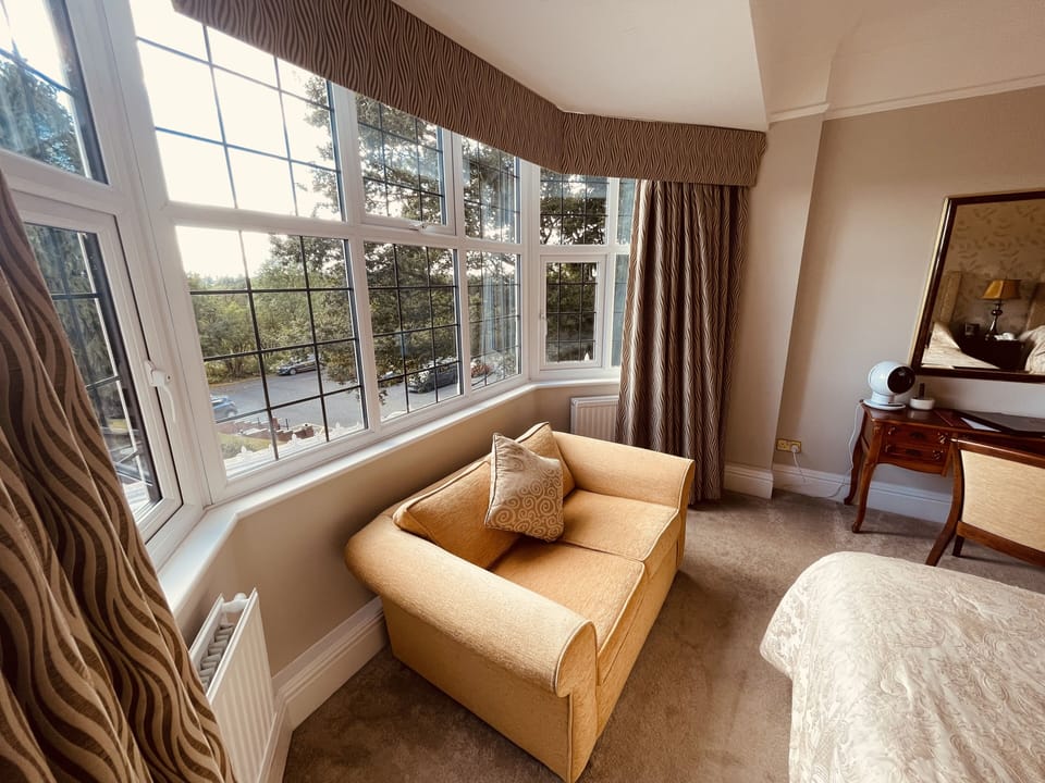 Family Double or Twin Room | Living room | Flat-screen TV