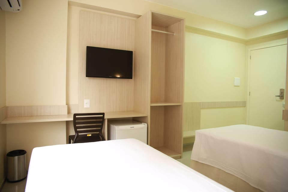 Hypo-allergenic bedding, minibar, desk, laptop workspace