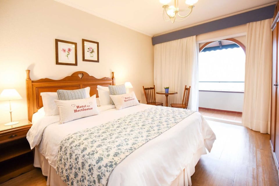 Deluxe Double Room, Balcony, Garden View | Minibar, in-room safe, blackout drapes, soundproofing