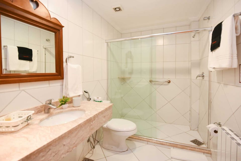 Superior Double Room | Bathroom | Shower, hair dryer, towels