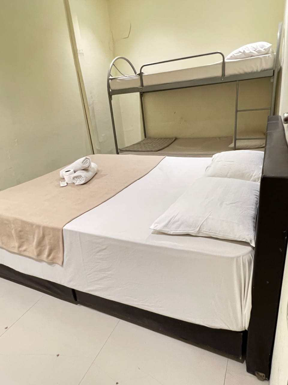 Family Room with Shared Bathroom | Iron/ironing board, free WiFi, bed sheets