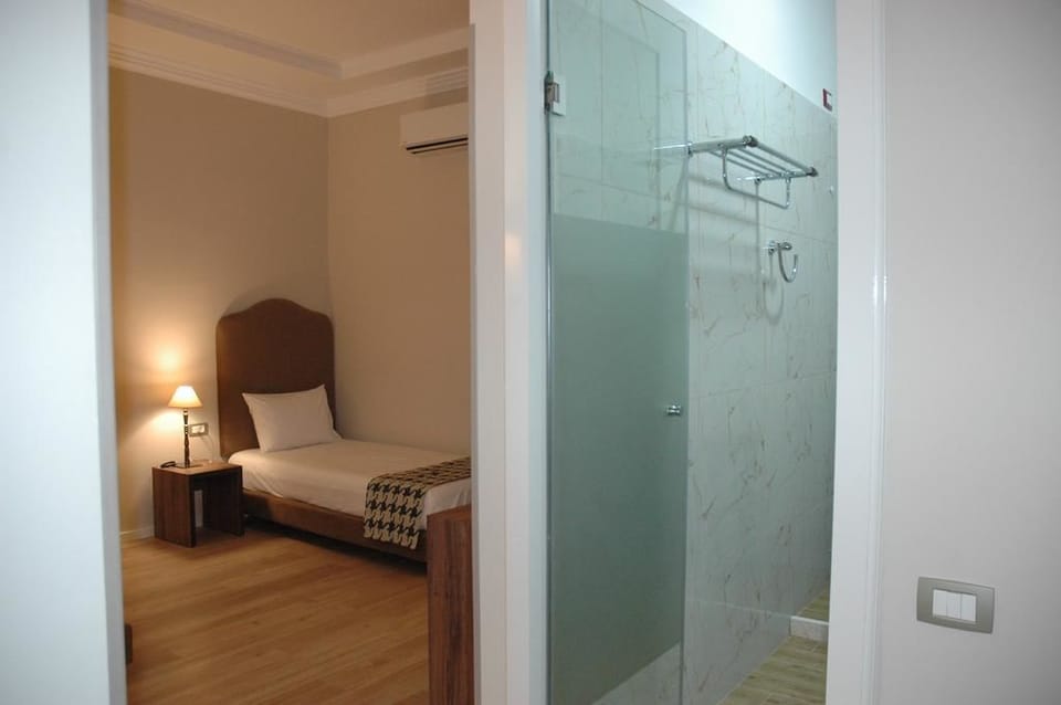 Basic Double Room, 1 Queen Bed | Minibar, in-room safe, desk, soundproofing