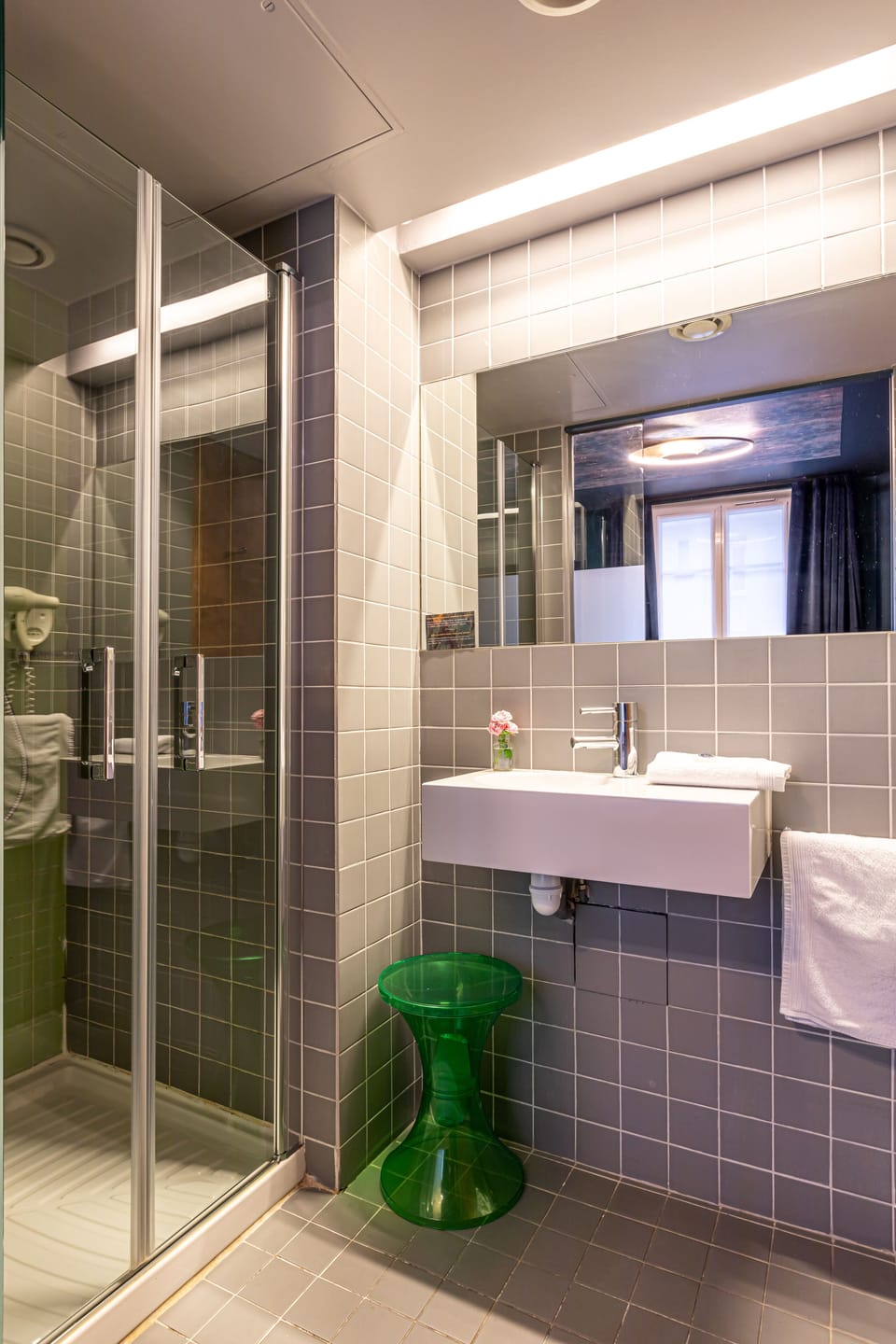 Chambre Double Glasgow | Bathroom | Free toiletries, hair dryer, towels, soap