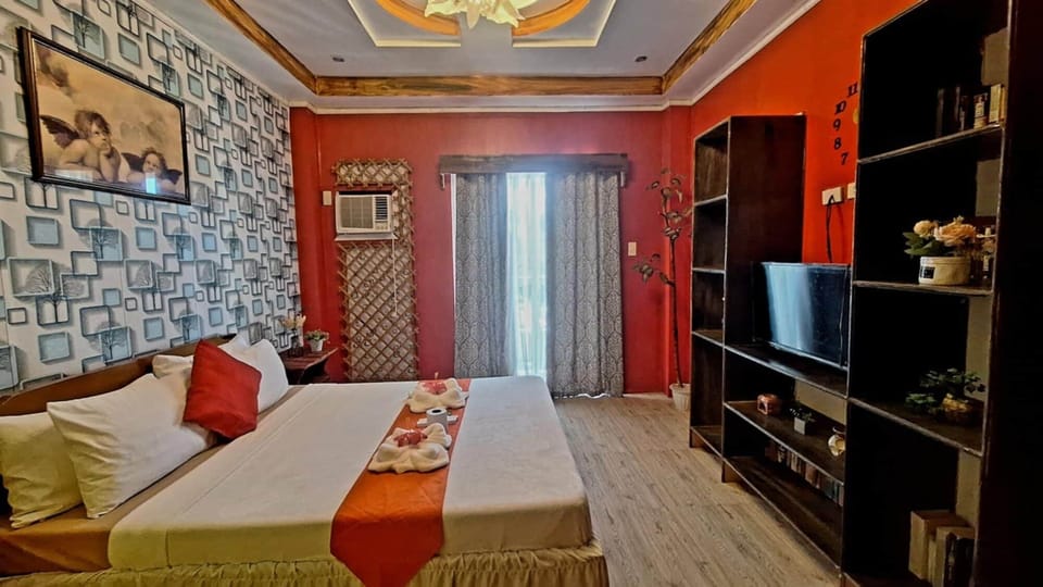 Classic Room, 1 Bedroom, Balcony | Desk, blackout drapes, WiFi (free), individually decorated