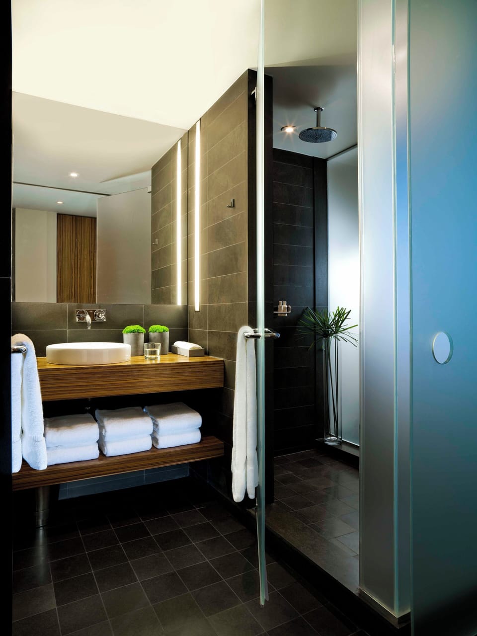 Suite, Corner (Skyline) | Bathroom | Designer toiletries, hair dryer, bathrobes, towels