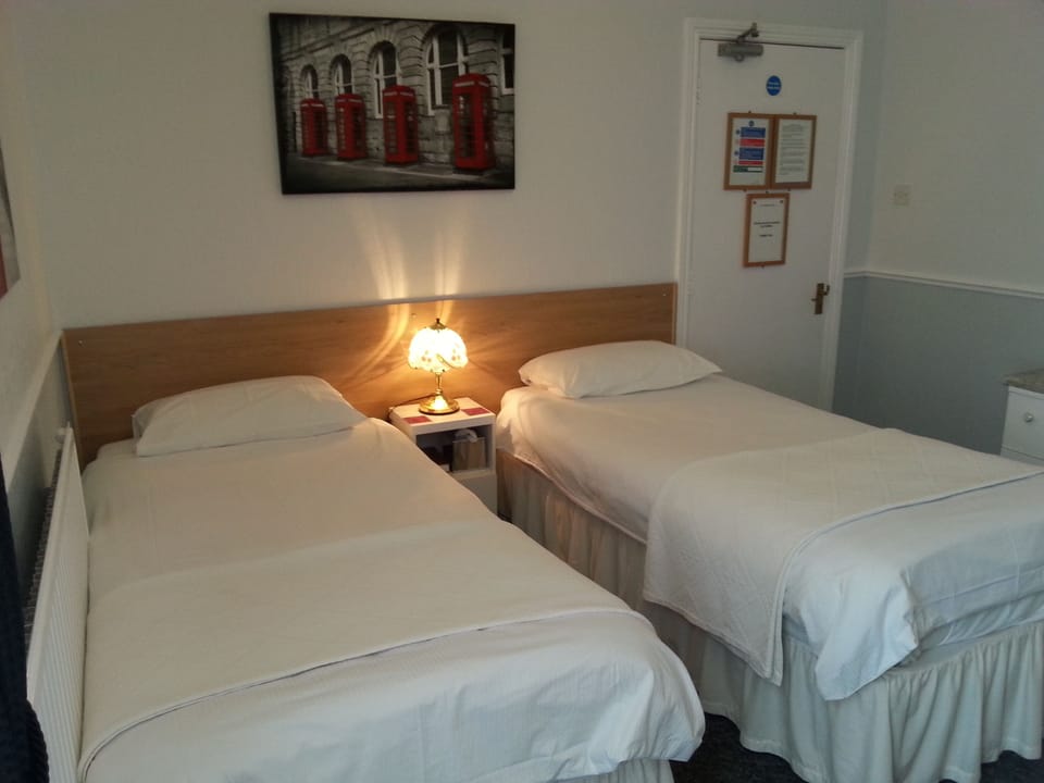 Double or Twin Room, Ensuite | Premium bedding, iron/ironing board, free WiFi, bed sheets