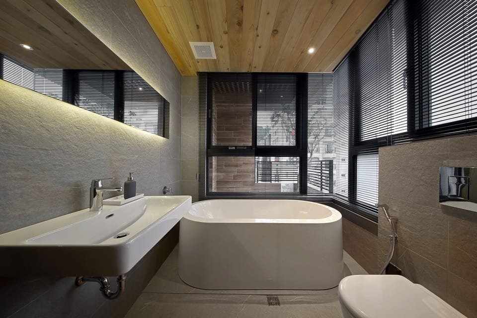 Family Quadruple Room, 2 Queen Beds, Bathtub | Deep soaking bathtub