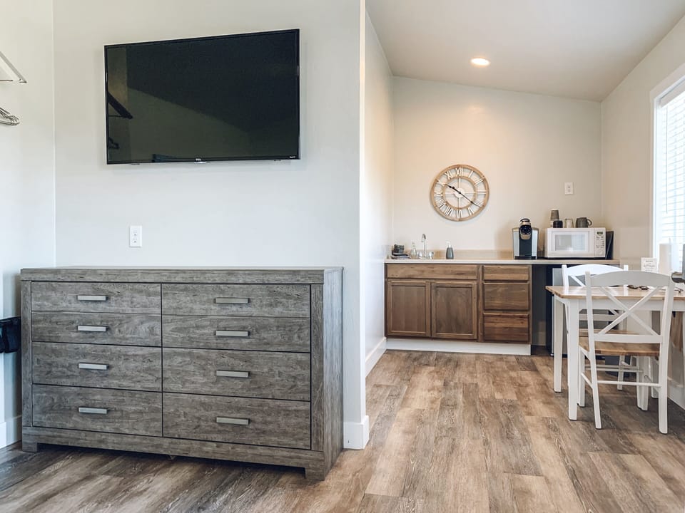Premium Cabin | Individually decorated, individually furnished, laptop workspace