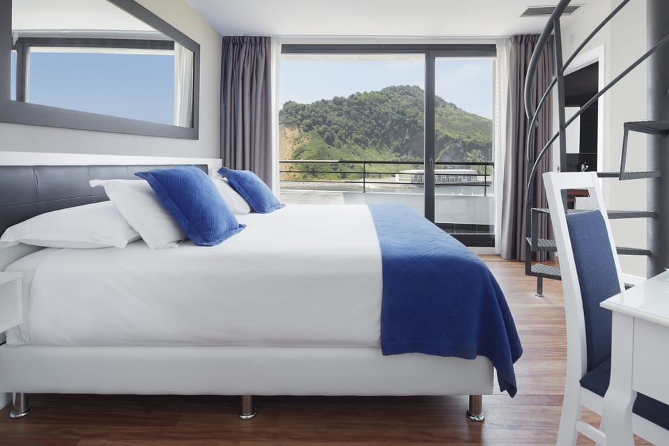 In-room safe, desk, soundproofing, free WiFi
