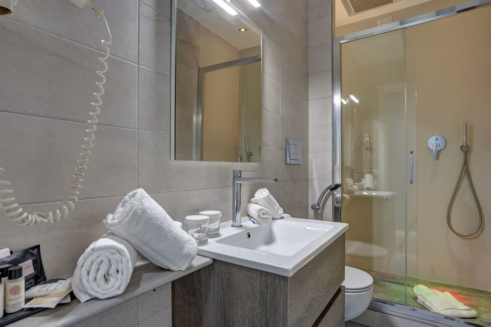 Shower, rainfall showerhead, free toiletries, hair dryer