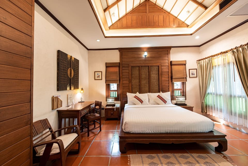 Premier Room, Non Smoking | 1 bedroom, in-room safe, desk, soundproofing