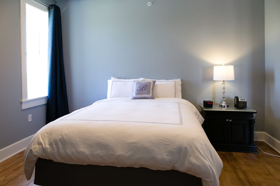 1 bedroom, premium bedding, desk, iron/ironing board (on request)