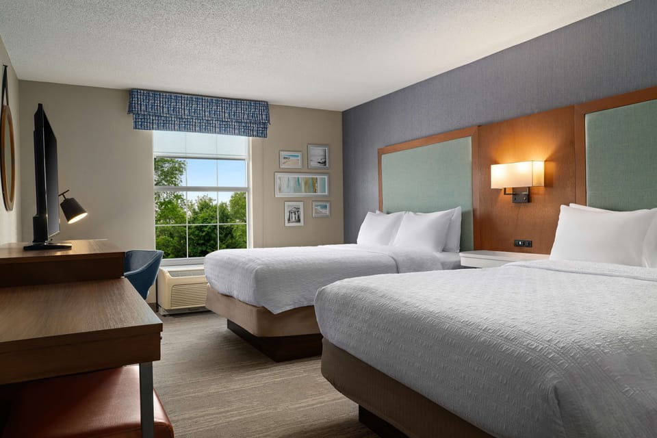 Premium bedding, in-room safe, iron/ironing board
