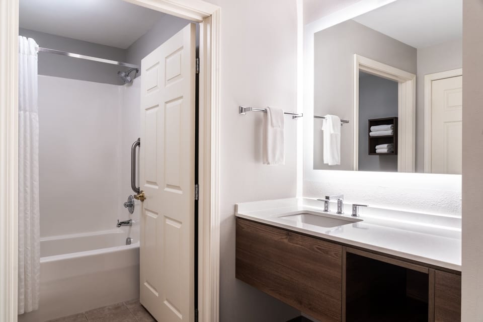 In-room safe, desk, iron/ironing board, free WiFi