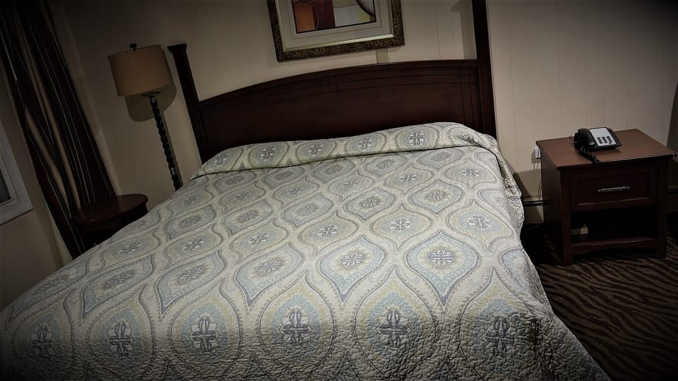 Desk, laptop workspace, WiFi (free), bed sheets