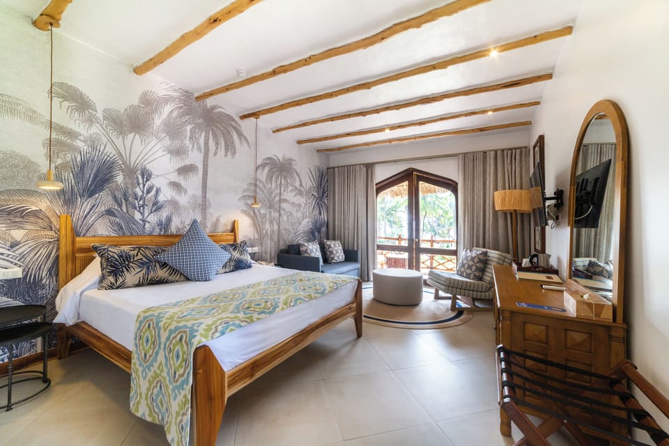 Deluxe Ocean View Room | Minibar, in-room safe, desk, iron/ironing board